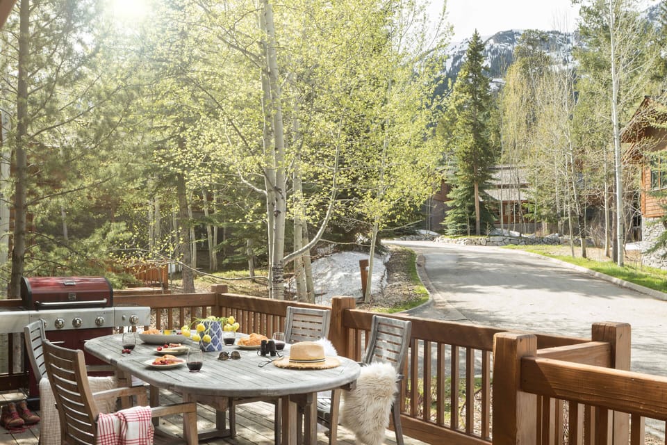Private balcony with outdoor dining