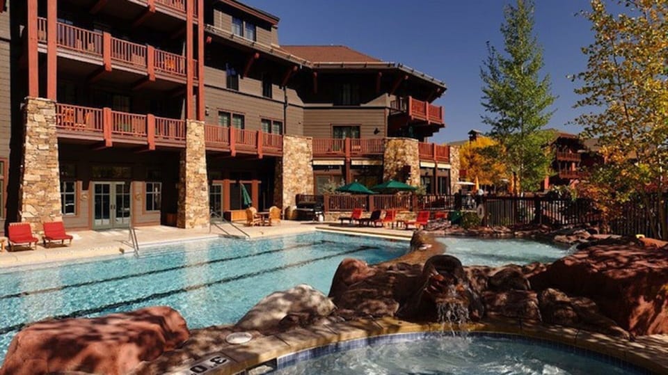 Ritz Carlton Aspen pool and hottubs