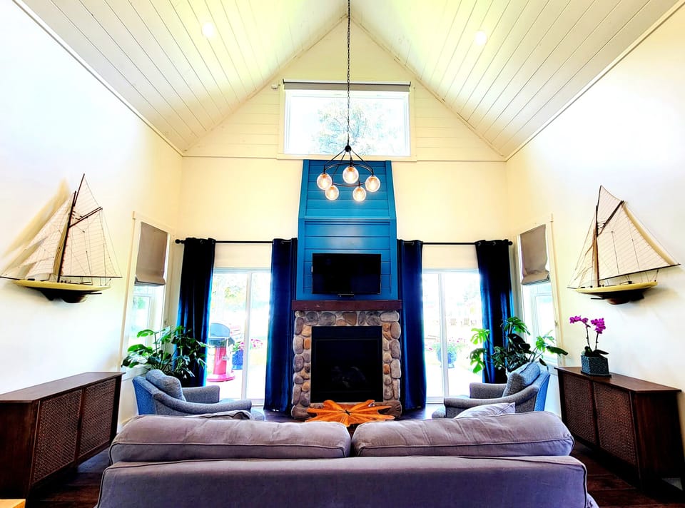 Loon Living Room (1)