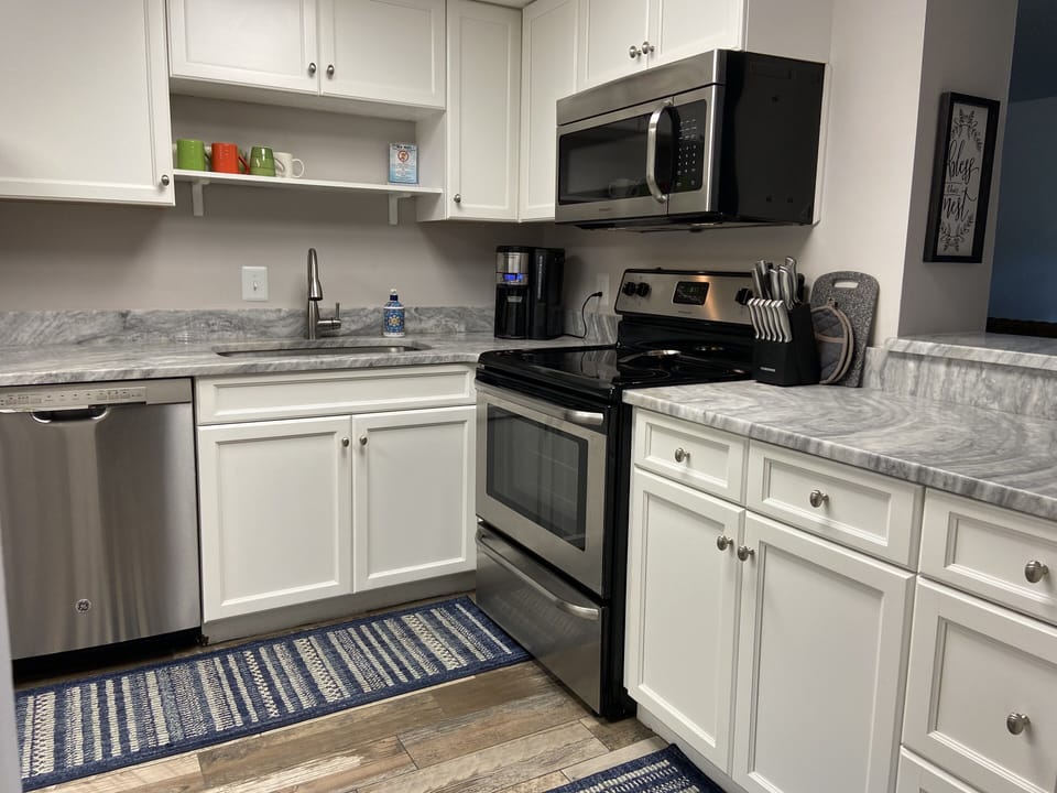 Updated kitchen- marble, SS appliances