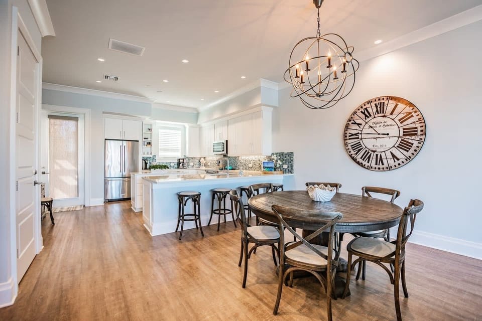 2nd Floor: Dining & Kitchen Area