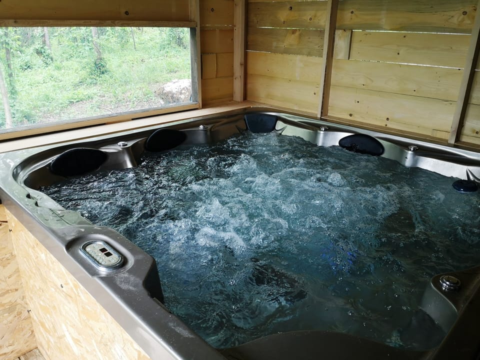 Indoor spa tub