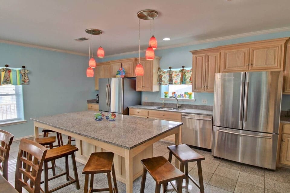 2nd floor fully equipped kitchen(also seasoning & airfryer) for cooking baking. 