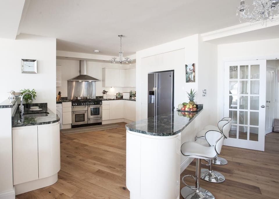 Open-plan Luxury Kitchen area with breakfast bar