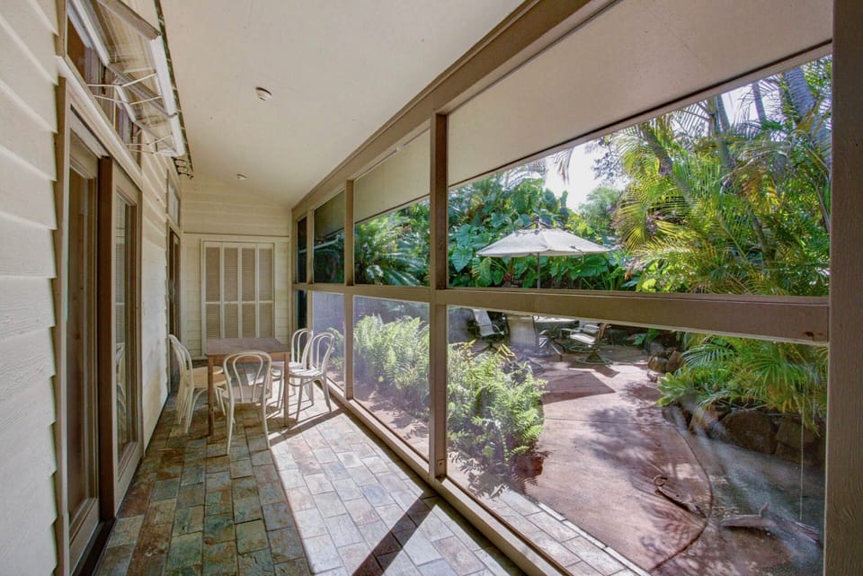 Screened Lanai. Eating Area. Relax in a hammock...read a book. No mosquitos!