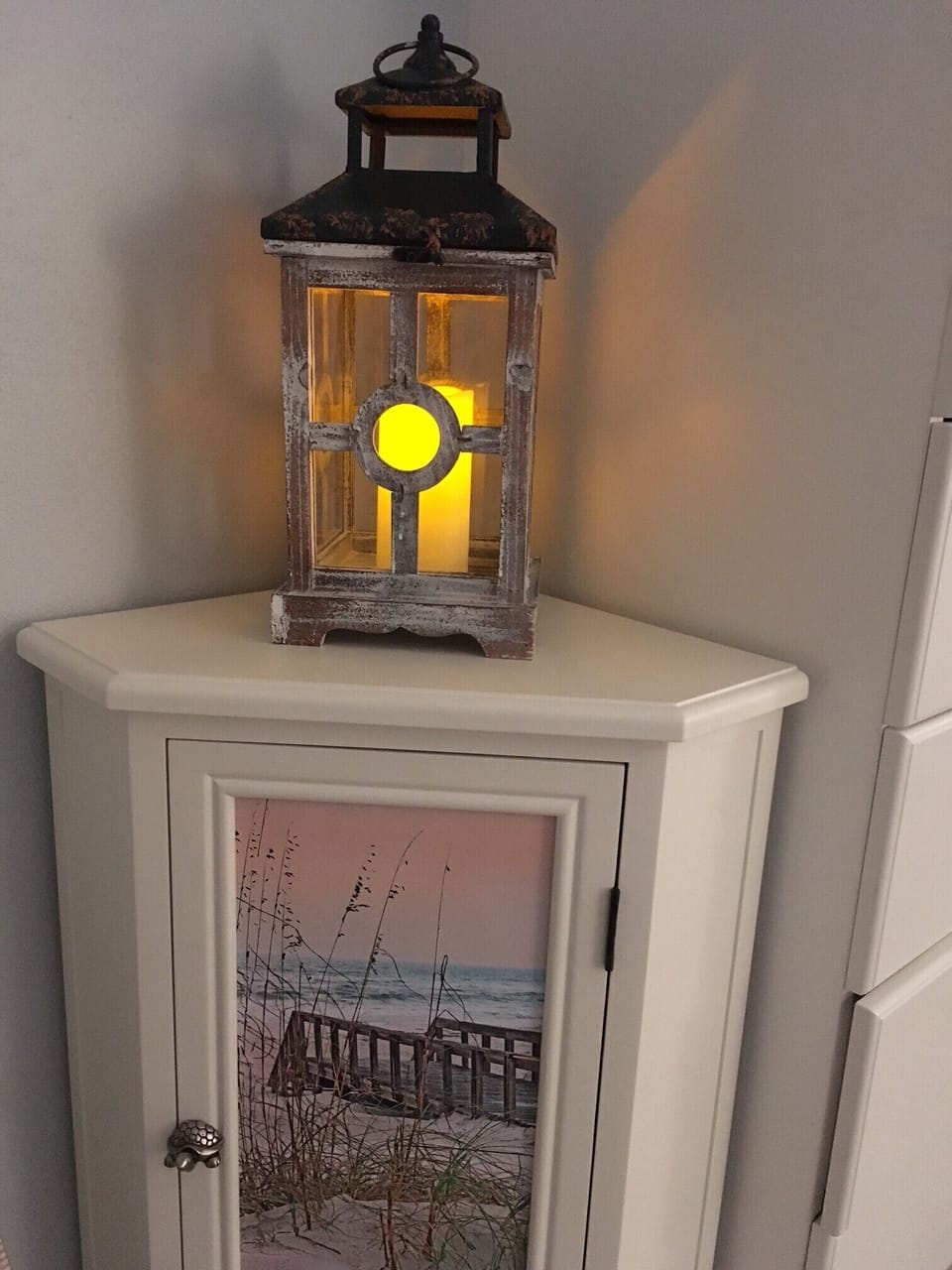 Lantern to give you a seaside atmosphere of warmth in a cozy cottage setting
