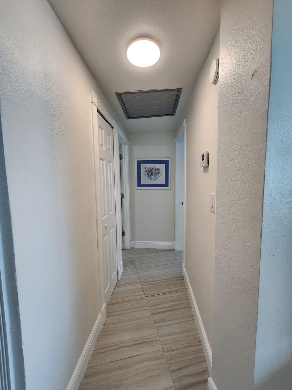 Split floor plan with privacy for both bedrooms .