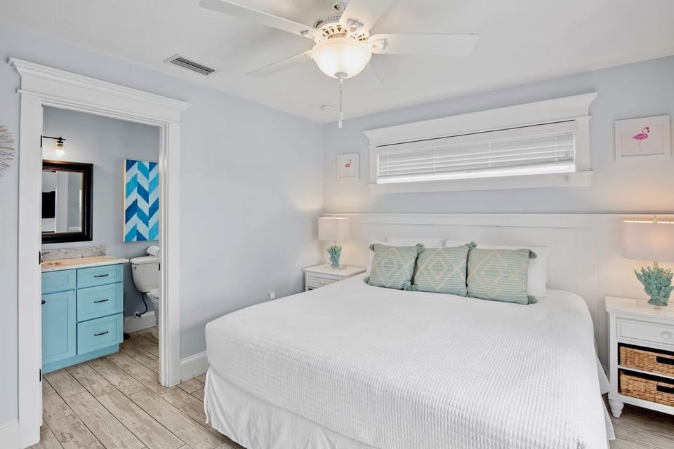 Second Bedroom, King