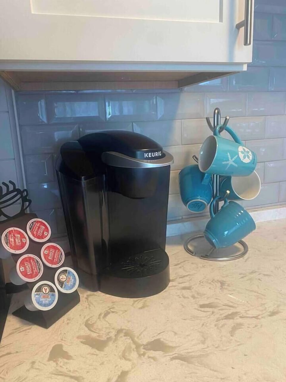 Keurig & 6 K-cups Provided
