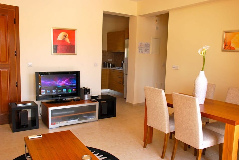 TV, DVD player, Stereo CD/Cassette/Radio in lounge
