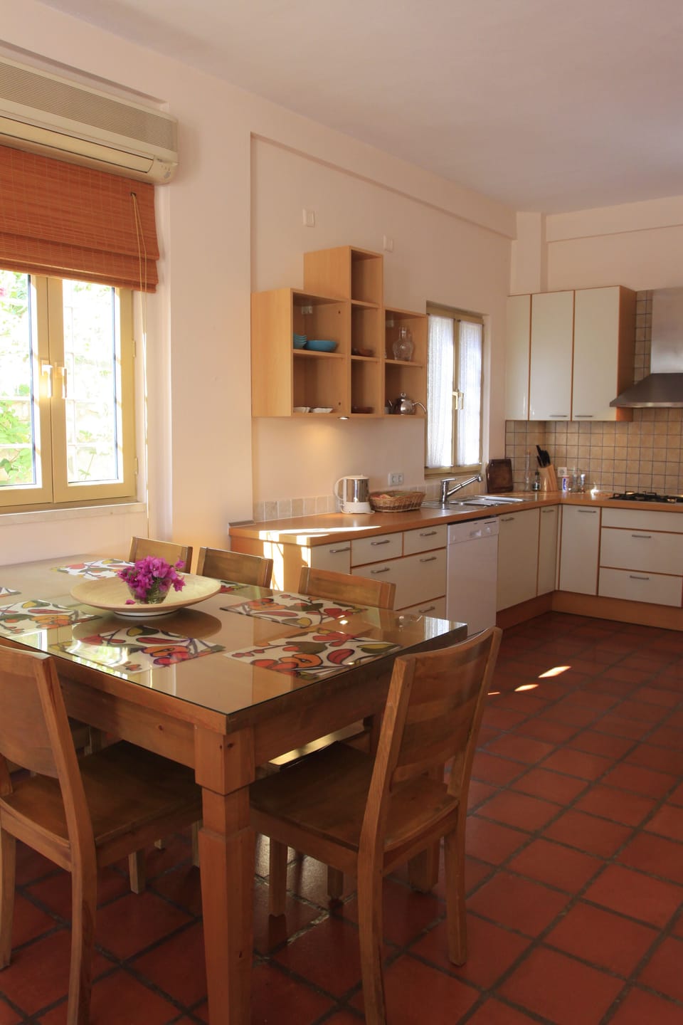 dining through to kitchen
