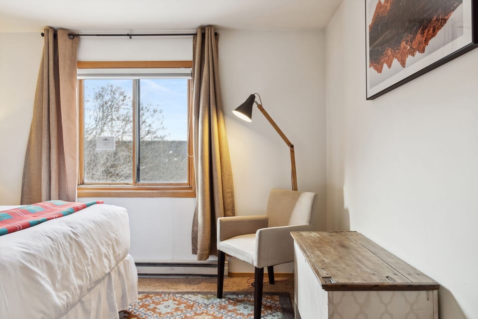 Guest Bedroom - downstairs