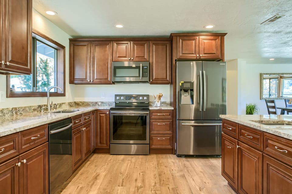 Custom kitchen, it's all brand new!