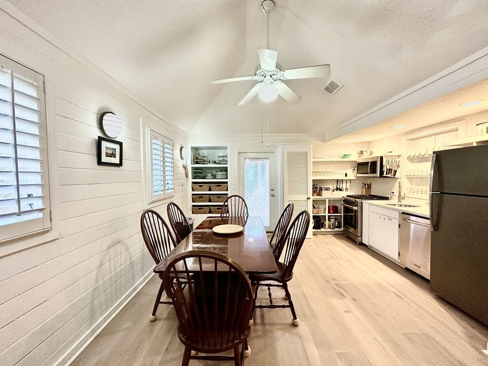 DINING/KITCHEN ALTERNATE VIEW TO REAR SCREENED PORCH