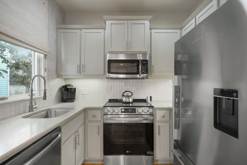 JUST RENOVATED, FULLY EQUIPPED KITCHEN