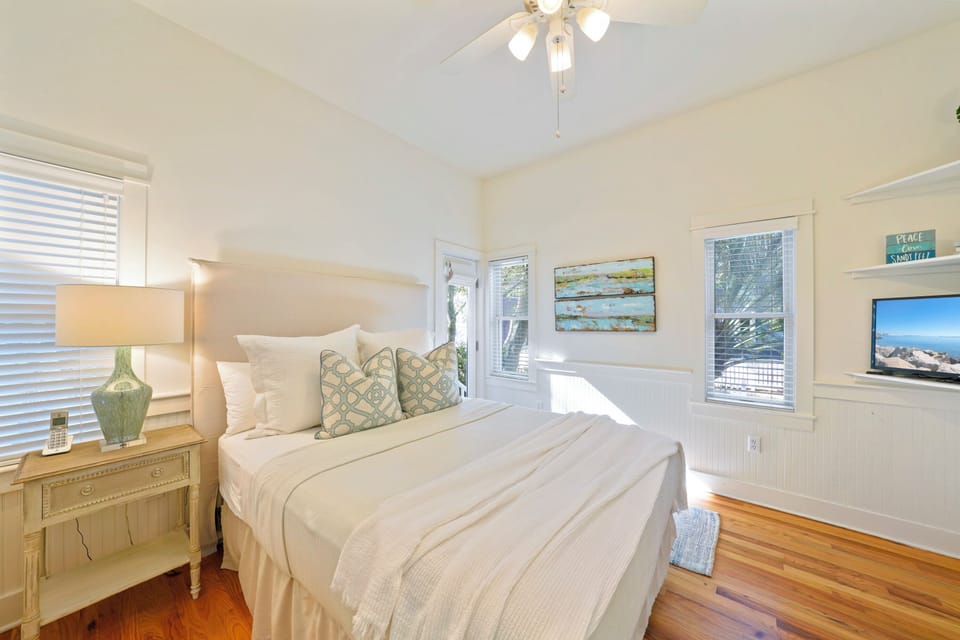QUEEN BEDROOM OFF OF FIRST FLOOR