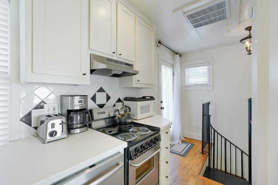 KITCHEN WITH STAINLESS APPLIANCES