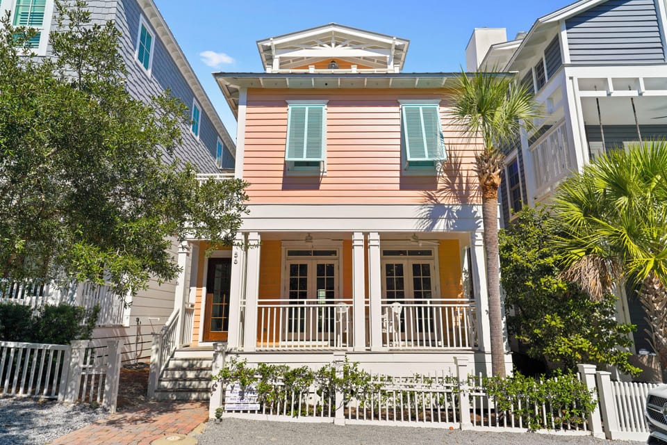 WELCOME TO FROSTED ORANGE IN SEASIDE, FL - PET FRIENDLY!