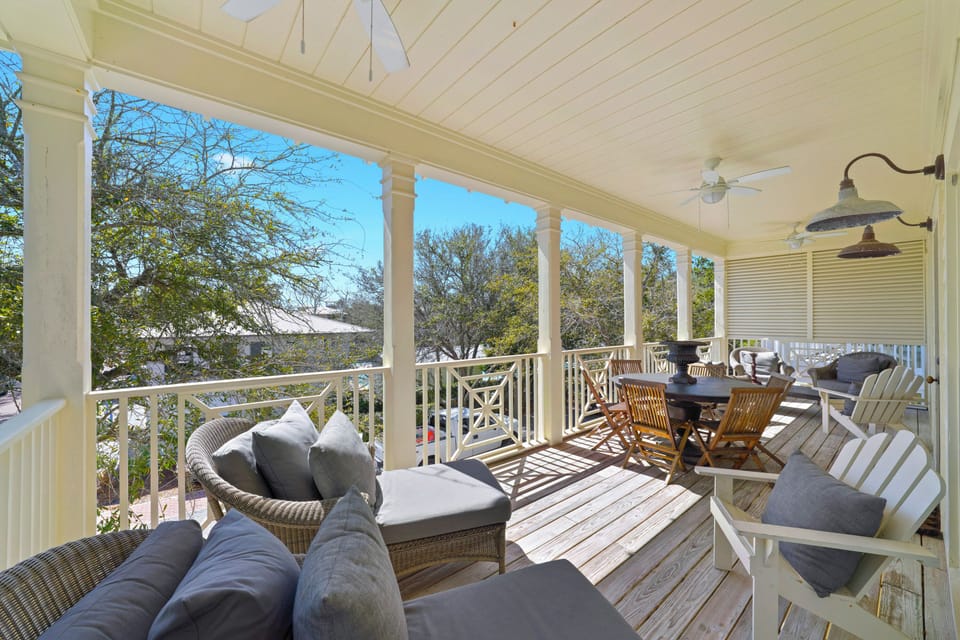 GRAND OPEN AIR PORCH UPSTAIRS  W/OUTDOOR DINING