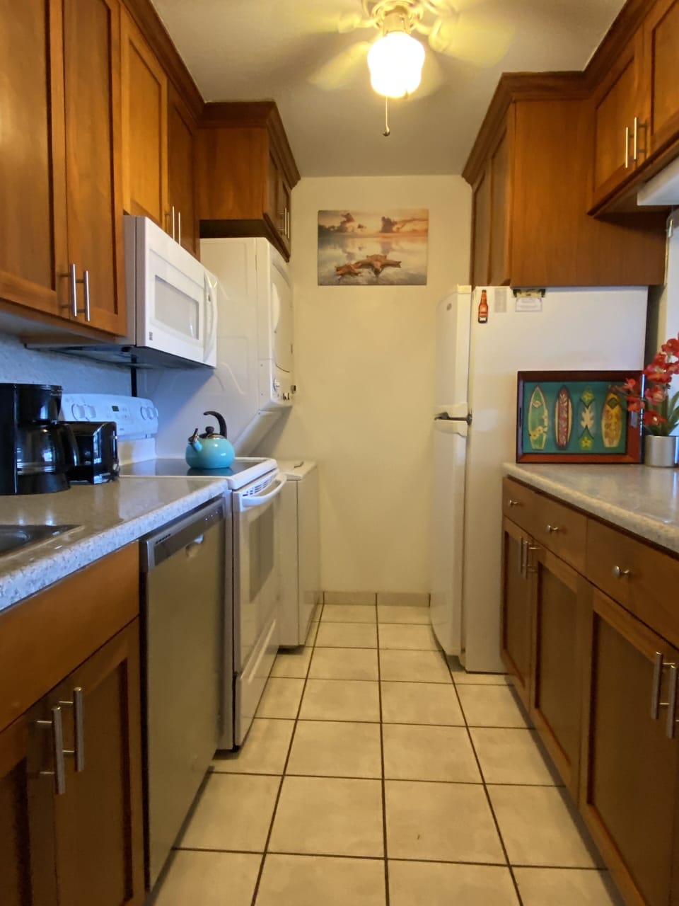 Full kitchen with washer/dryer