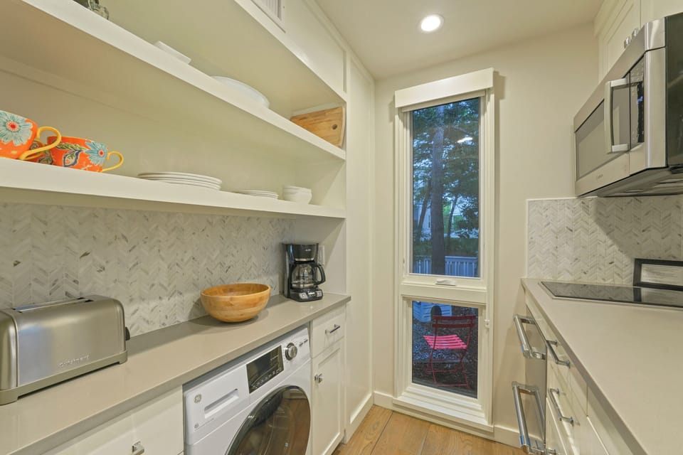 KITCHEN COMPLETE W/MICROWAVE AND WASHER/DRYER