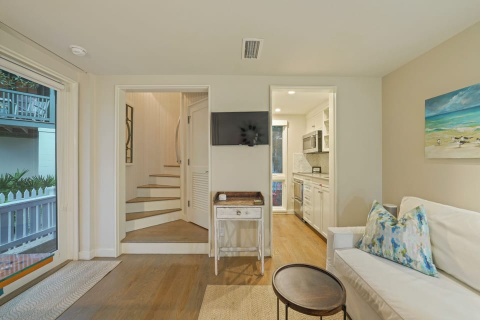 OPEN, COASTAL LIVING AREA UPON ENTRY W/ FLATSCREEN