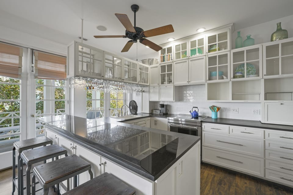 MODERN KITCHEN W/BAR SEATING FOR FOUR