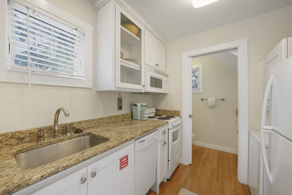 KITCHEN ALTERNATE VIEW