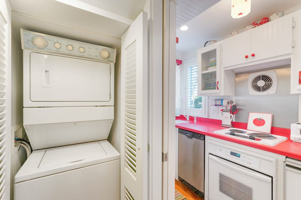 SLIDING DOOR TO WASHER CLOSET & HALF BATH