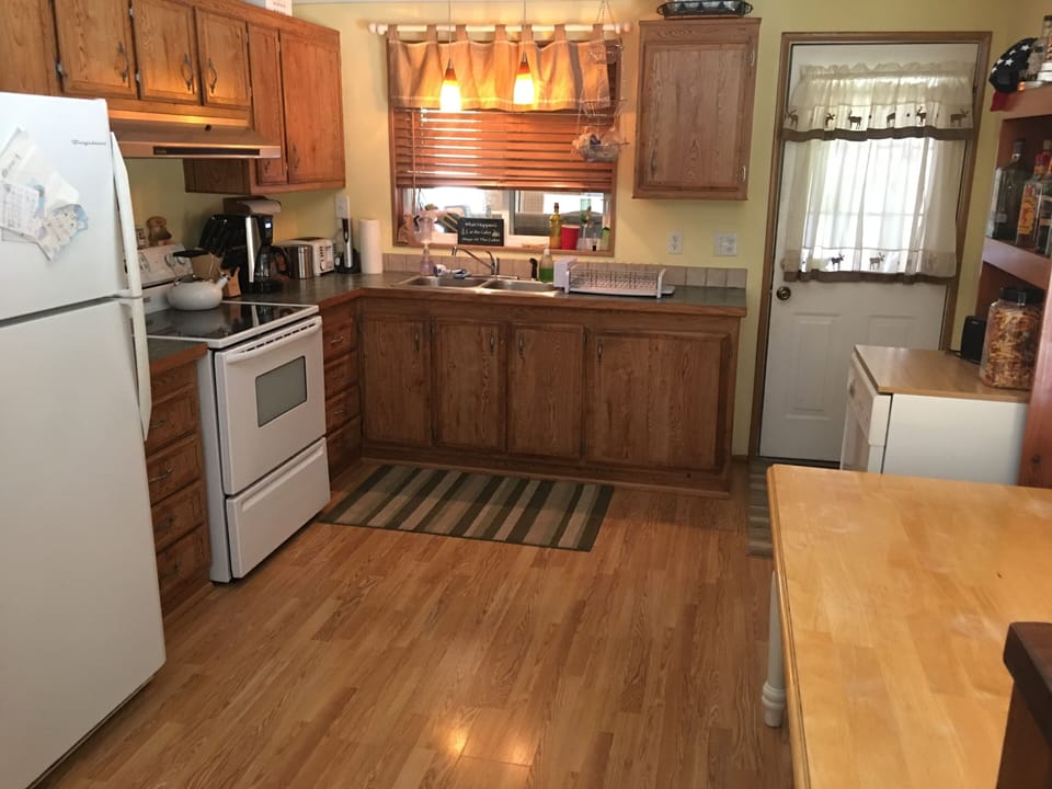 Open kitchen- fully stocked!