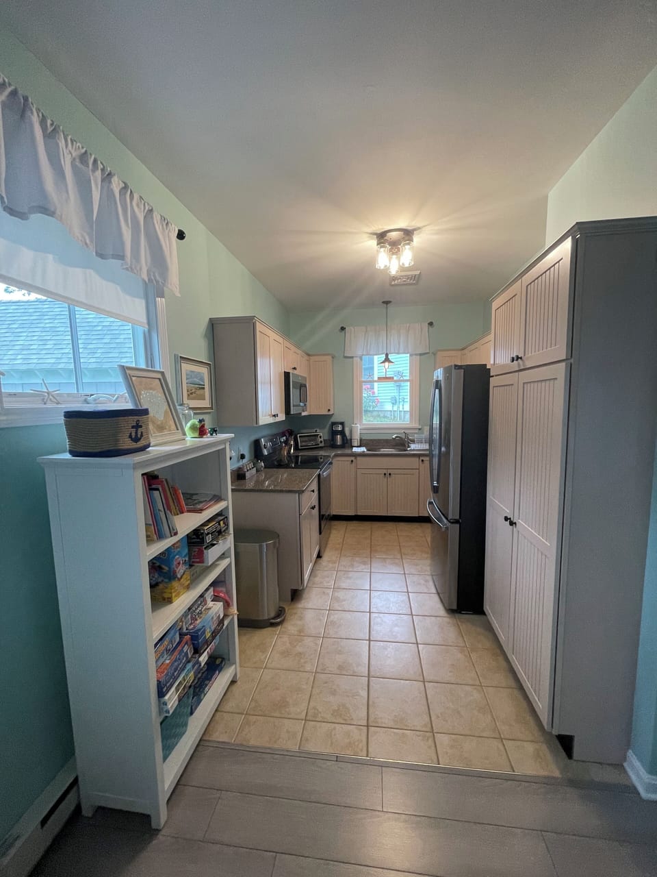 Kitchen (Stove, Dishwasher, Microwave, Coffee maker, Toaster oven)