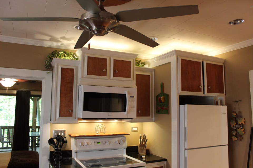 Accent  lighting in kitchen.