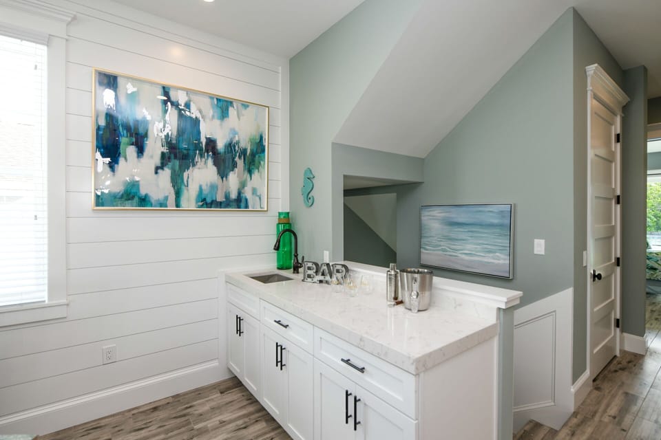 Elegant mini bar