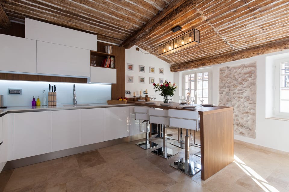 ~ The Kitchen and its original ceiling  - Maison Baieta ~ ABSOLUTY ANTIBES