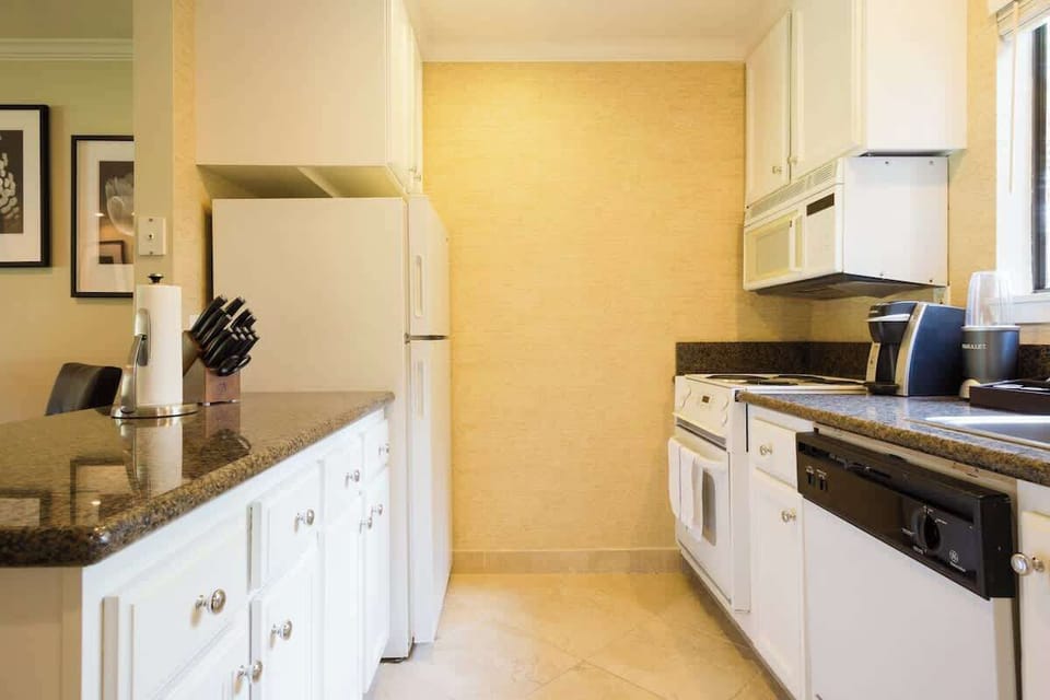 Fully equipment kitchen for your brunches! It also includes a Keurig machine with some free pods for your morning coffee.