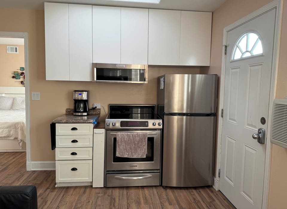Full size kitchen with new appliances.