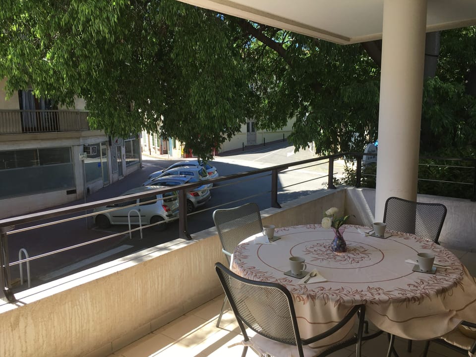 Le Ponant 20 Terrace in sun and shade_May 2017