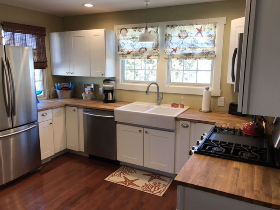 Fully equipped kitchen.