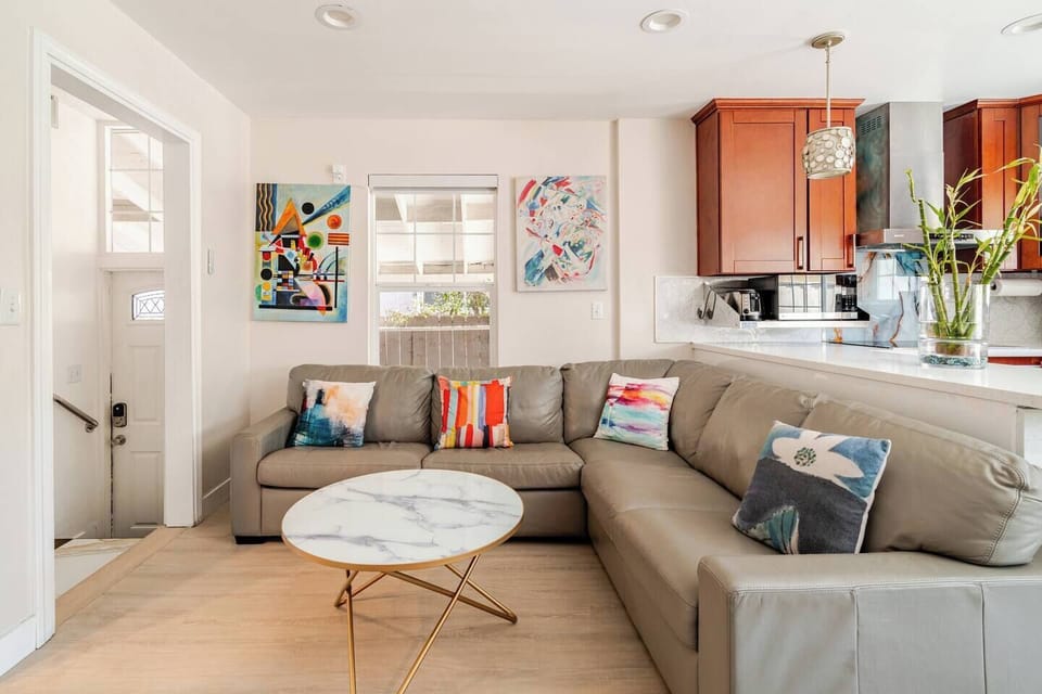 Living : Urban genuine leather sectional sofa for common area in open space 