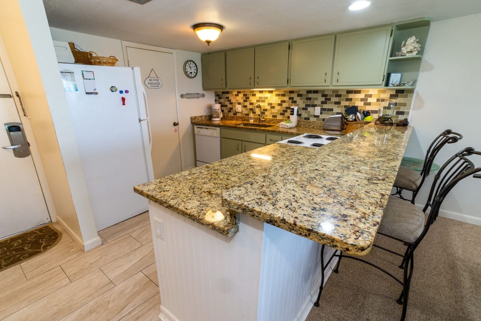 FULLY EQUIPPED KITCHEN - FULLY EQUIPPED KITCHEN