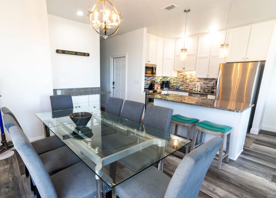 DINING AREA - DINING