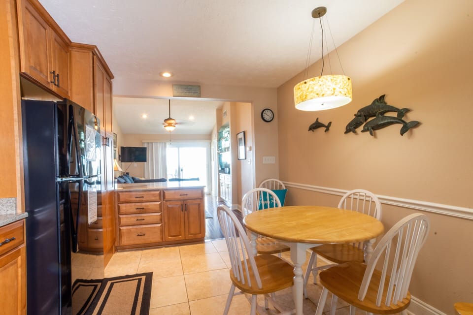 DINING AREA - DINING AREA