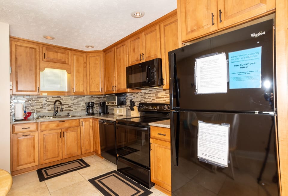 CUSTOM KITCHEN DESIGN/WASHER/DRYER BUILT IN - CUSTOM KITCHEN DESIGN/WASHER/DRYER BUILT IN
