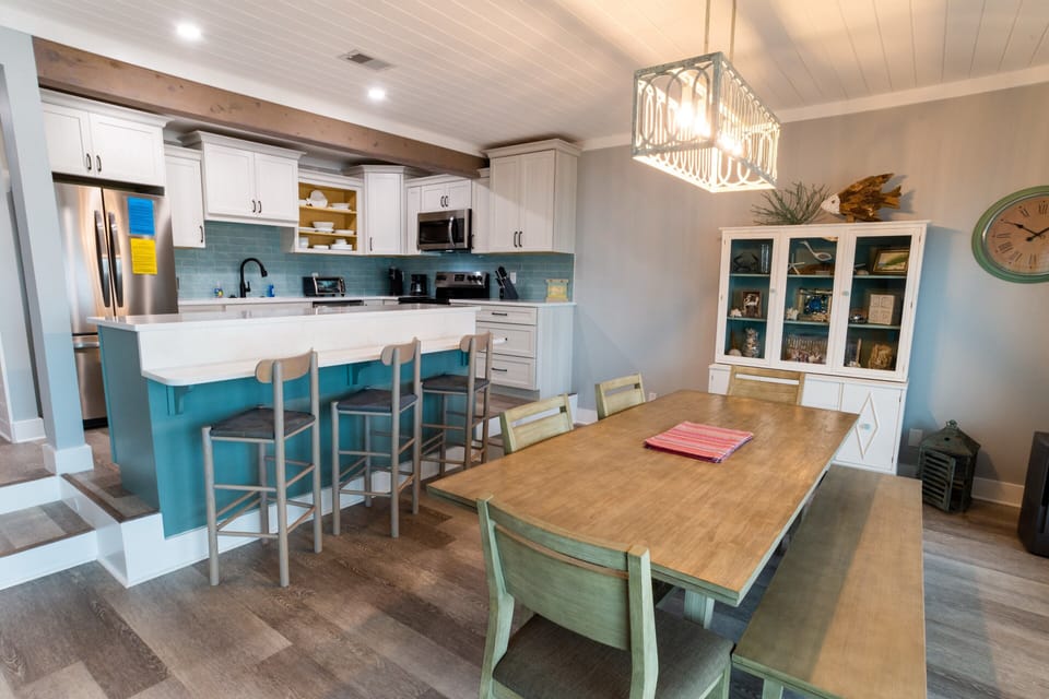 KITCHEN/DINING OPEN SPACIOUS DESGIN - KITCHEN/DINING OPEN SPACIOUS DESGIN