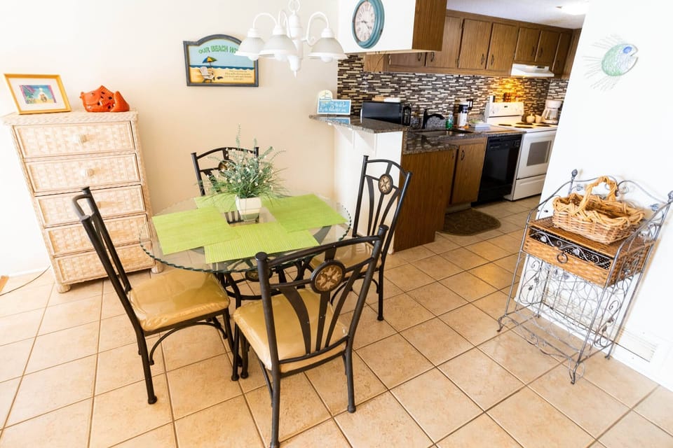 DINING AREA - DINING AREA