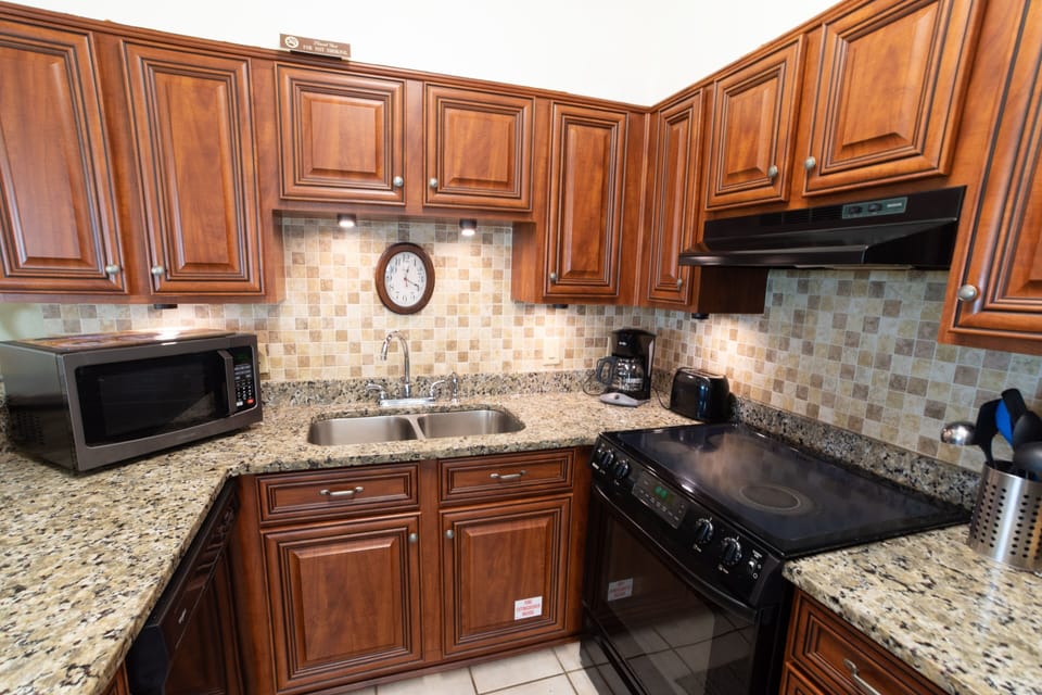 GALLEY STYLE FULLY EQUIPPED KITCHEN - GALLEY STYLE FULLY EQUIPPED KITCHEN