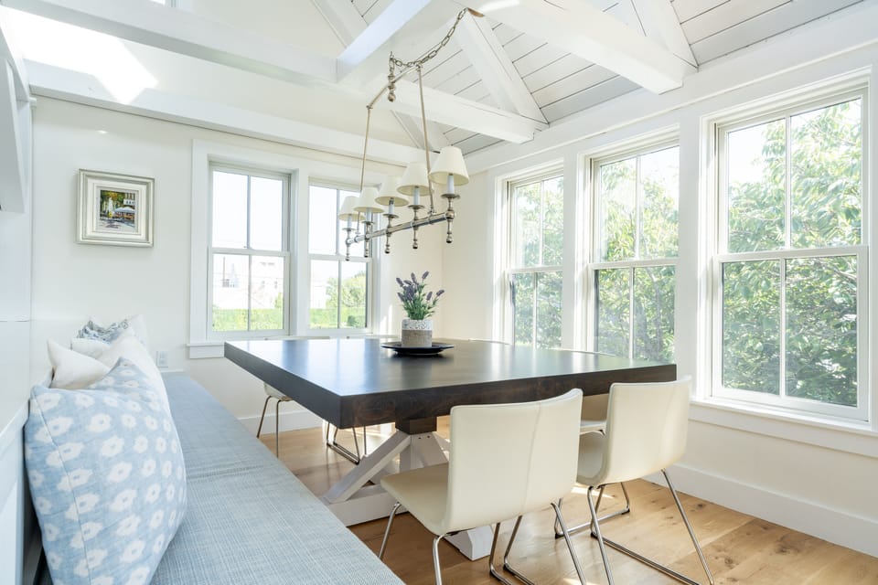 Dining room with banquette