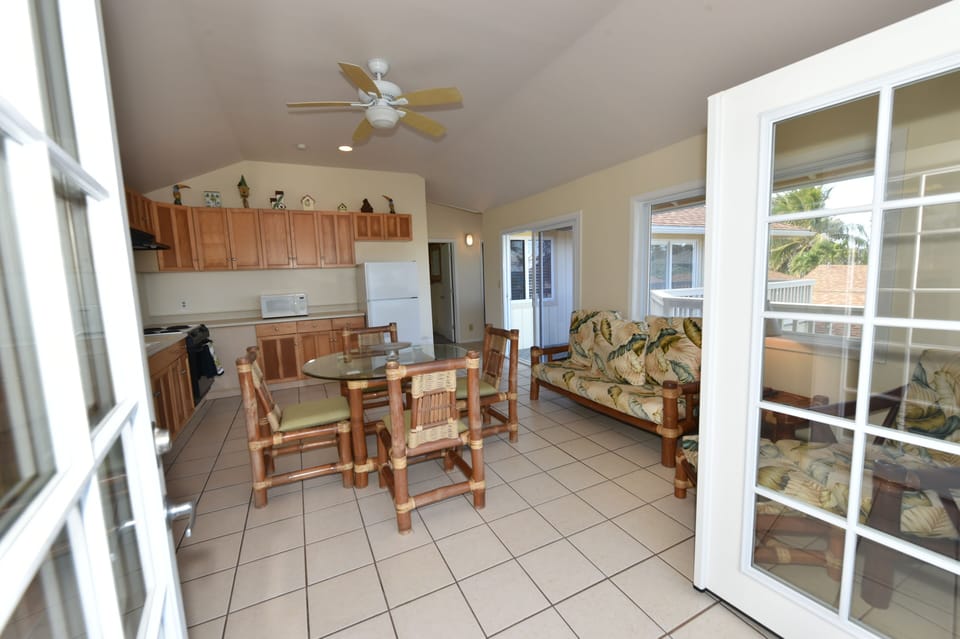 Waimanalo Beach Cottages 11 Ocean View 2 Bedroom & connect cottage 9 for a 3 rms