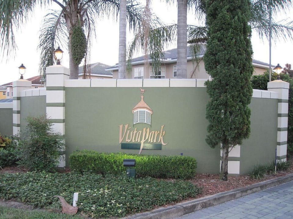 Vistapark entrance