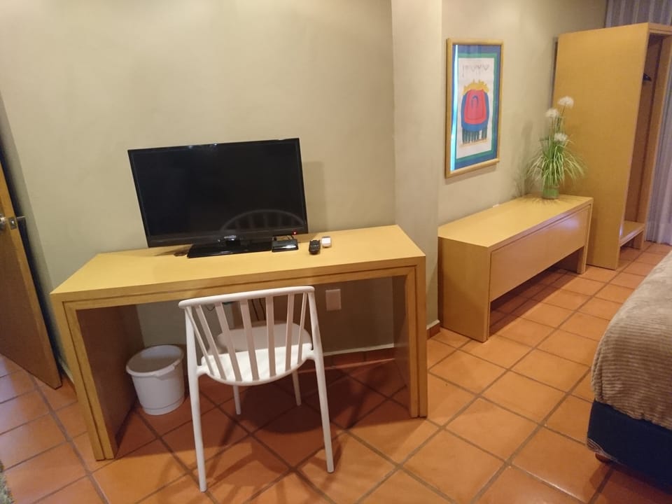 Third bedroom, desk with TV